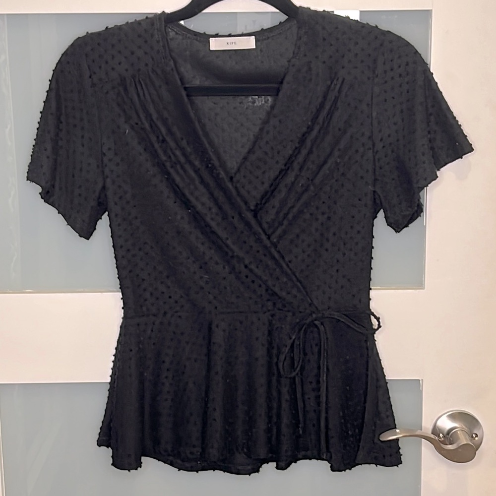 Cute black textured pablum top size small